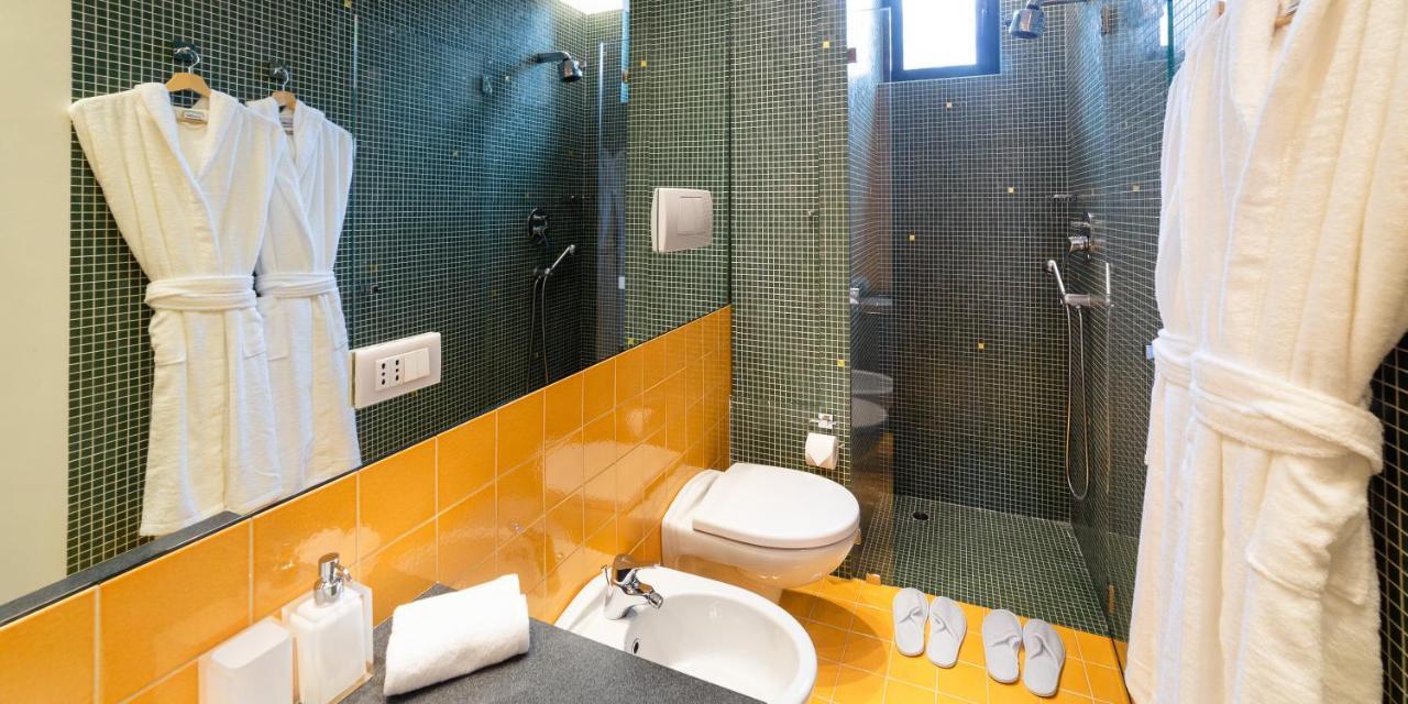 Suite Augustus - Free Parking ジェノヴァ エクステリア 写真